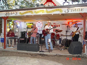 leo_stokes_at_hills_cafe_7-25-2004.jpg